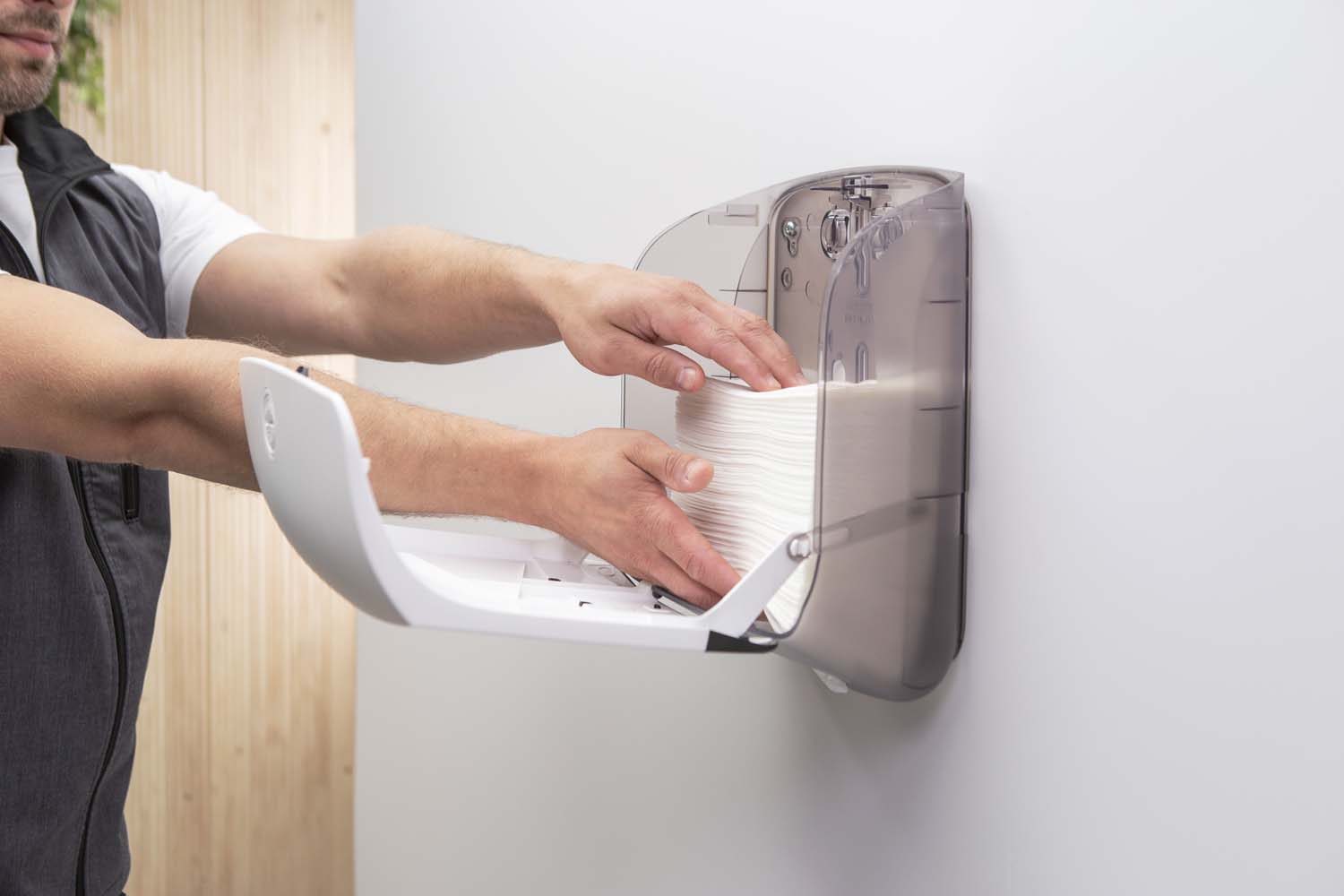 Dispenser Katrin Håndklædeark S L13.5xB30xH32.9cm Plast Sort,1 stk/krt